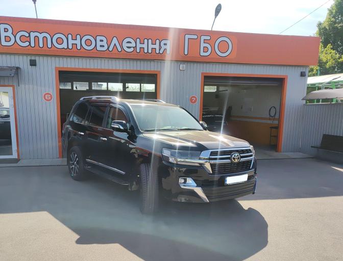 LC 200 5.7 8 циліндрів 2008