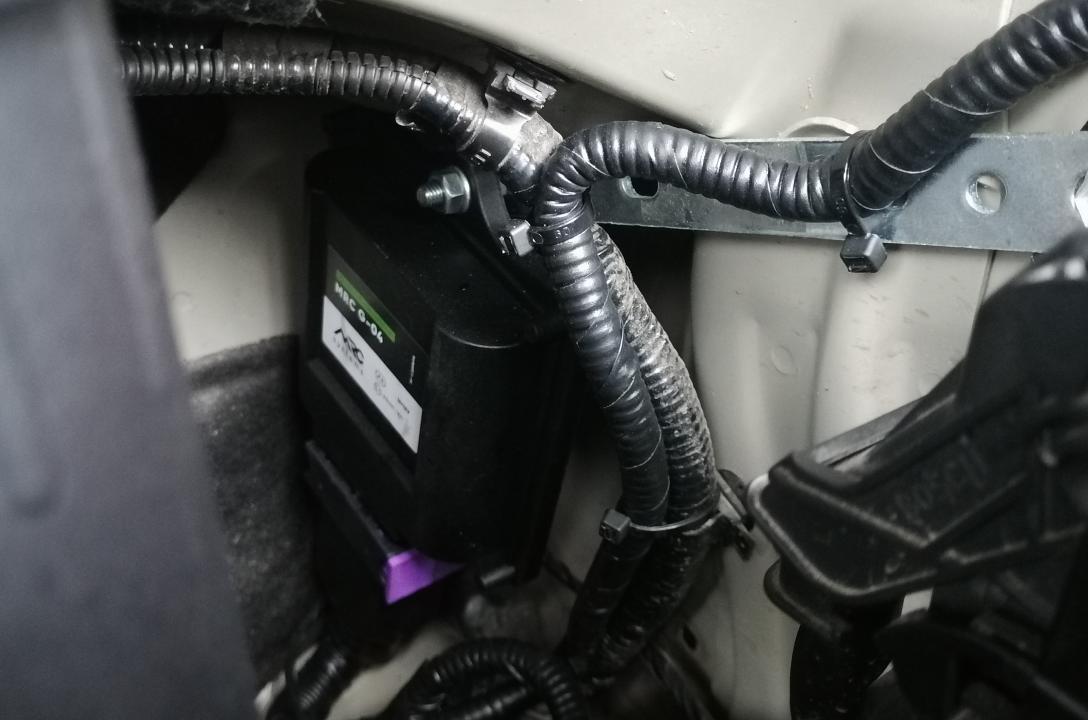 За керування роботою двигуна на газу відповідає надійний газовий блок управління базового рівня MRC G-04.
