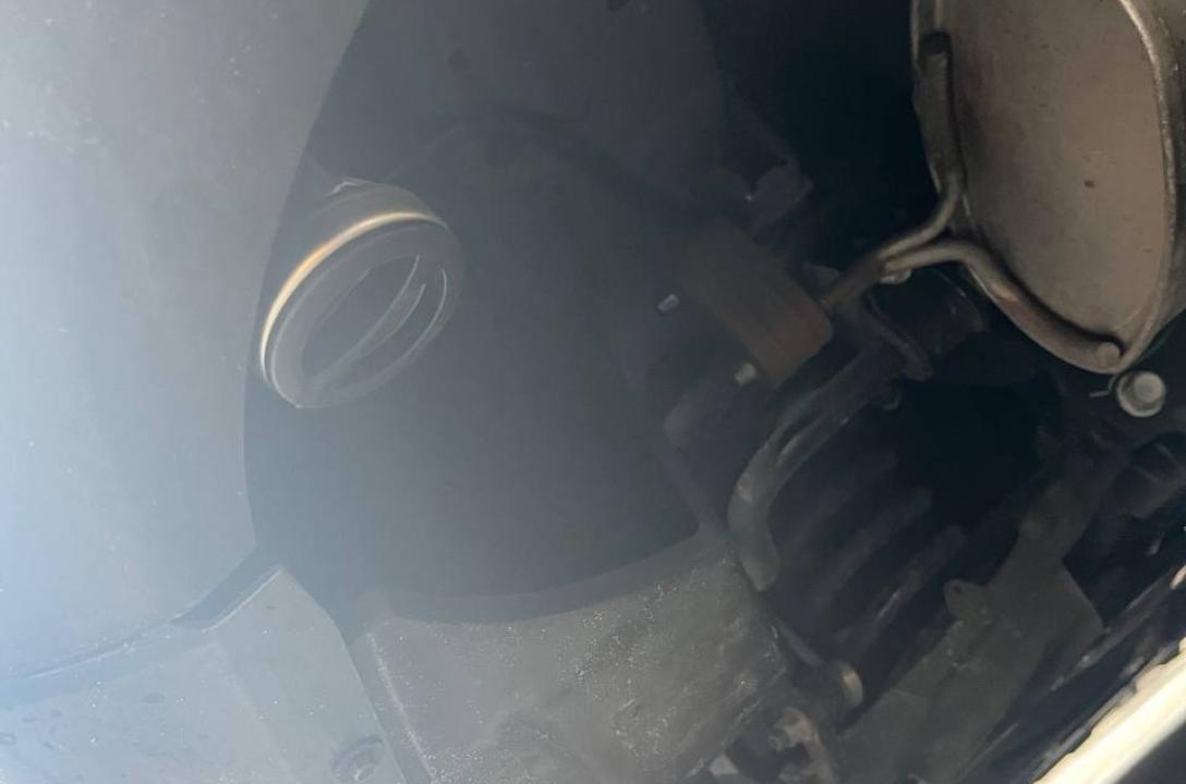 Заправний пристрій може бути розміщено під бампер на кронштейн.