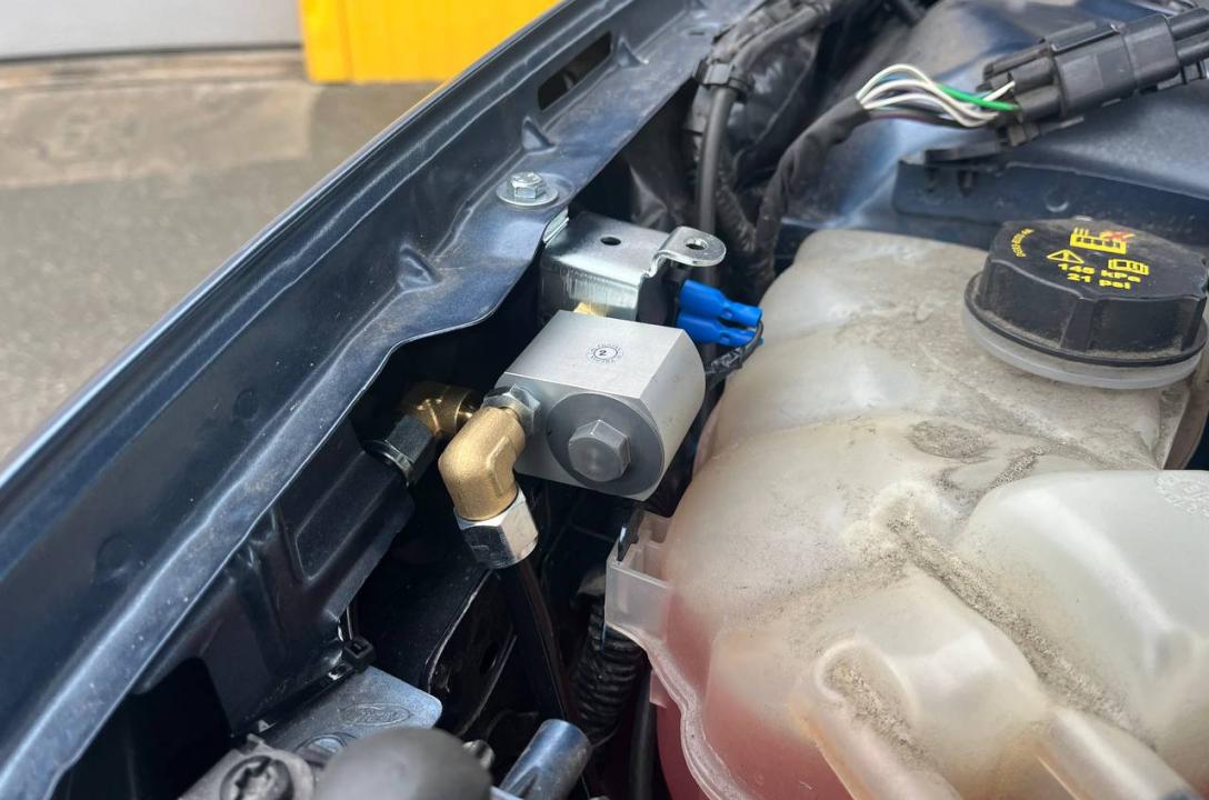 У даній конфігурації необхідний робочий тиск газу забезпечує найпотужніший газовий редуктор від MRC, - серії Power з електромагнітним клапаном LPG, і достатнім для такого двигуна запасом потужності до 250 к.с. За рахунок підвищеної п