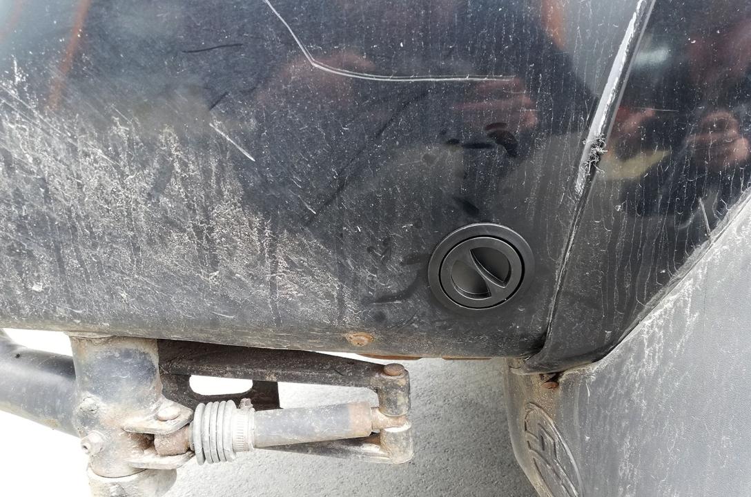 Газовий заправний пристрій виведено в нижню частину бамперу