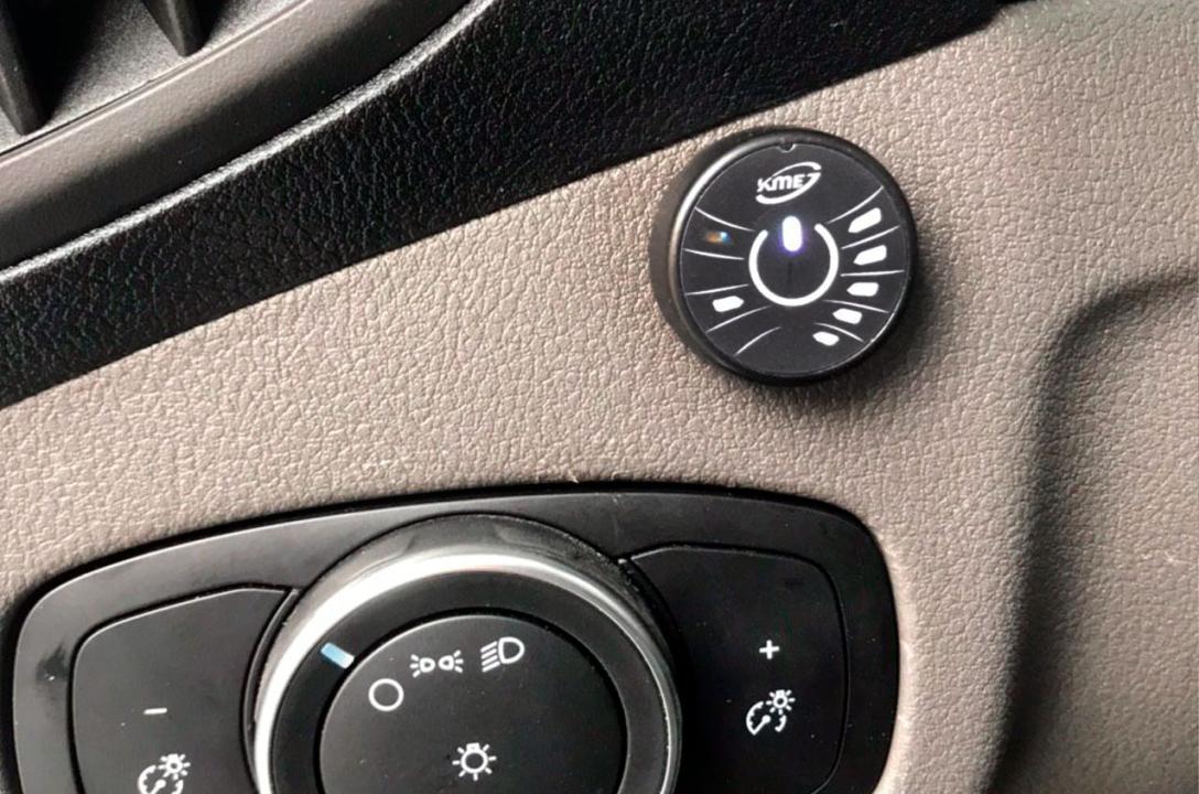 Przycisk przełączania paliwa gaz-benzyna