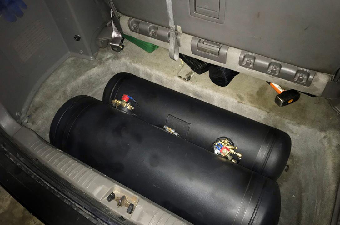 Циліндричні балони на 40 и 65 л. в багажнику