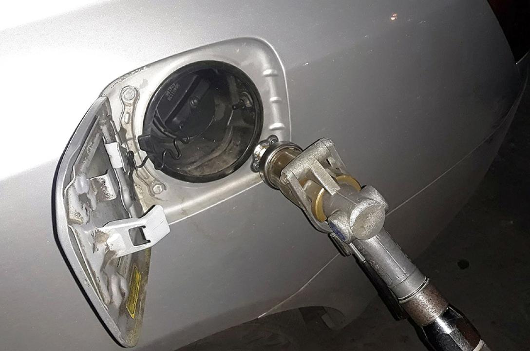 Газовий заправний пристрій виведено в люк бензобаку