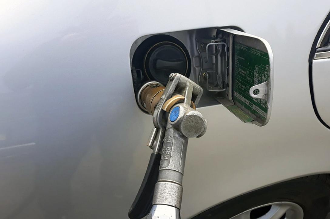 Газовий заправний пристрій виведено в люк бензобаку