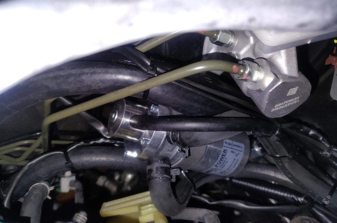 В данной конфигурации необходимое рабочее давление газа обеспечивает самый мощный газовый редуктор от MRC, - серии Power с электромагнитным клапаном LPG, и достаточным для такого двигателя запасом мощности до 350