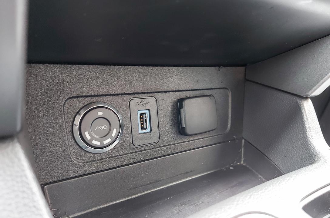 Сенсорний перемикач видів палива тут застосований MRC RGB, це найтехнологічніша модель у виробника. Перемикач за рахунок вбудованого мікропроцесора, підтримує індивідуальні налаштування яскравості та звукових сигналів під користувача. Перемикач може бути