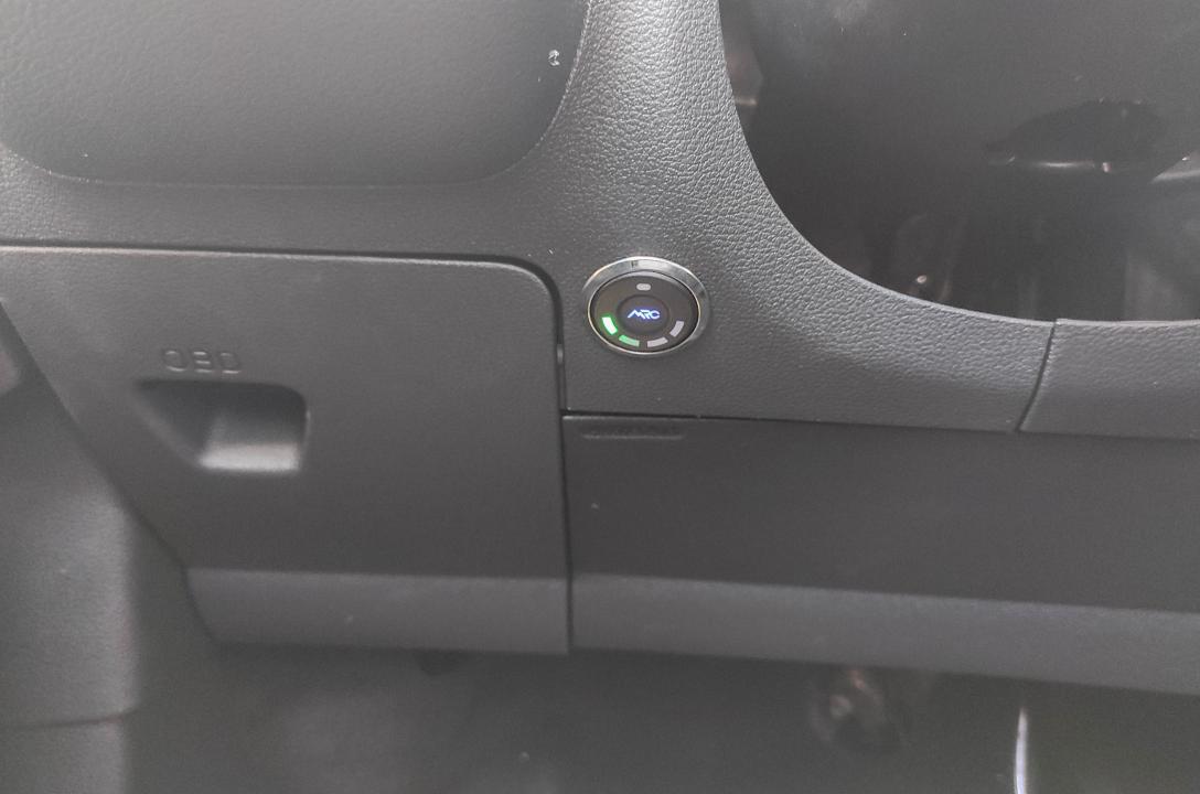 Сенсорний перемикач видів палива тут застосований MRC RGB, це найтехнологічніша модель у виробника. Перемикач за рахунок вбудованого мікропроцесора, підтримує індивідуальні налаштування яскравості та звукових сигналів під користувача. Перемикач може бути