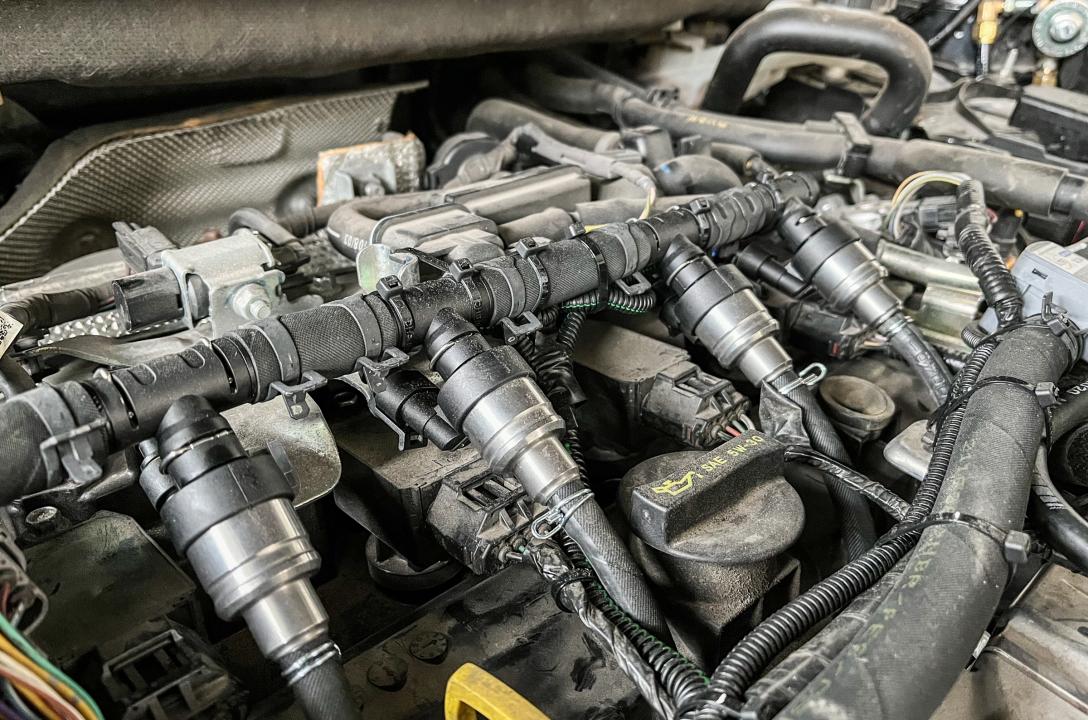 На двигун цього авто наші майстри встановили форсунки підвищеної продуктивності від MRC серії Plus. Нові технології дозволили збільшити продуктивність форсунки і швидкість її роботи. Форсунки мають розрахункову продуктивність до 75 к.с. на циліндр, і завд