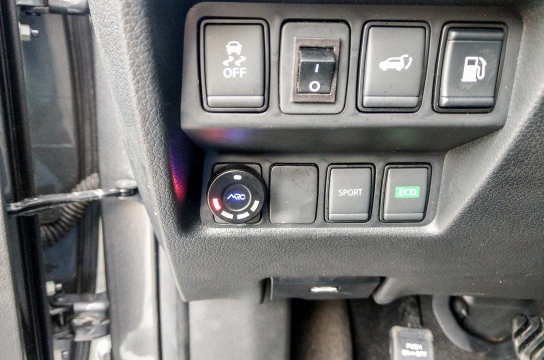Сенсорний перемикач видів палива тут застосований MRC RGB, це найтехнологічніша модель у виробника. Перемикач за рахунок вбудованого мікропроцесора, підтримує індивідуальні налаштування яскравості та звукових сигналів під користувача. Перемикач може бути