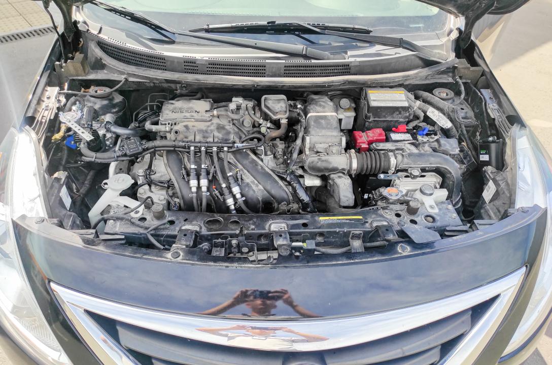 Загальний вигляд підкапотного простору Nissan Versa 1.6 2015 після встановлення ГБО.