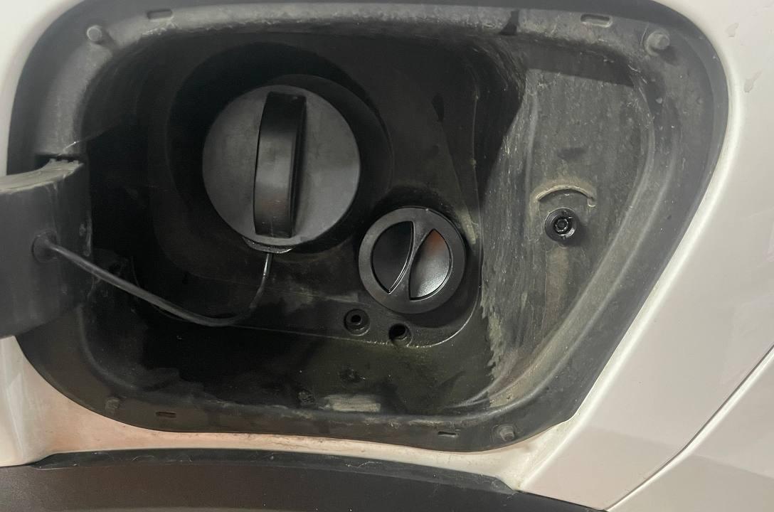Газовий заправний пристрій