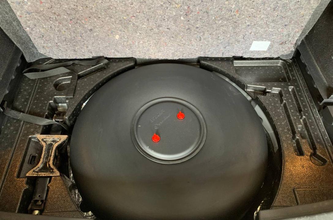 Газовий балон 50л 680х180, встановлений в ніші запасного колеса
