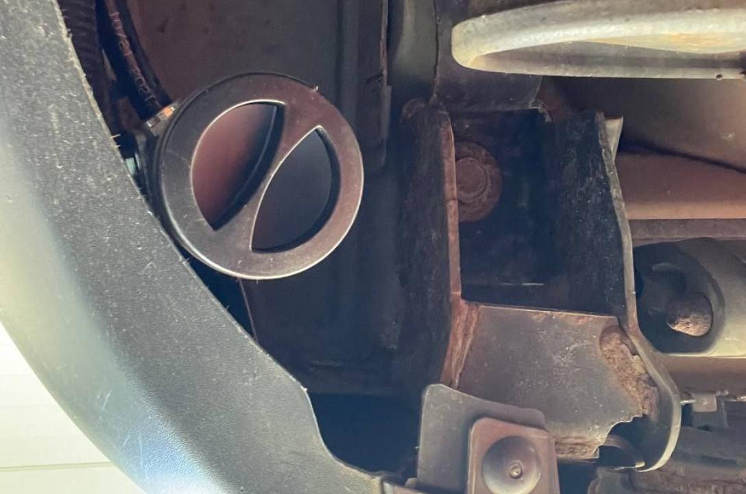 Заправний пристрій може бути розміщено як в люку бензобака, так і під бампером, або може бути вмонтовано в порожнині бампера.