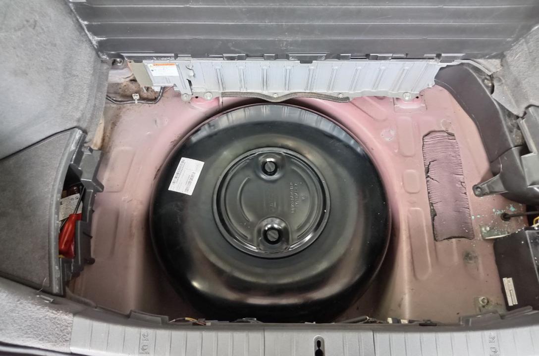 Газовий балон тут тороїдальної форми на 42 літри, встановлений в ніші запасного колеса. У балоні встановлено мультиклапан євростандарту. Під балоном знаходиться шар якісної шумоізоляції.