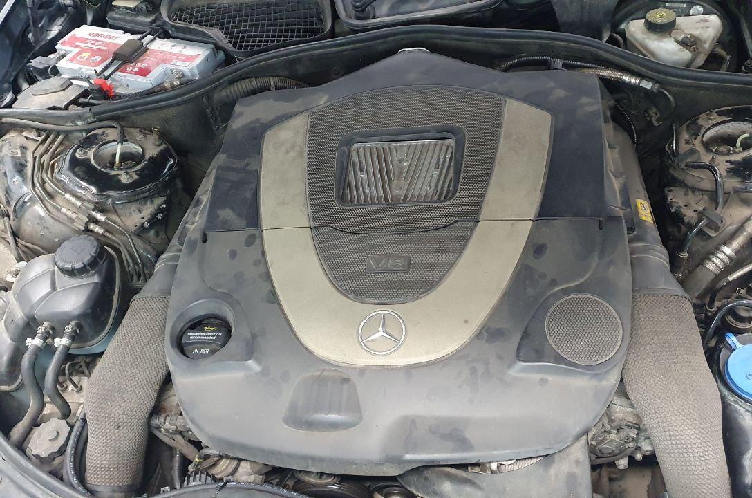Общий вид подкапотного пространства MERCEDES-BENZ S500 5.5 после аккуратной установки ГБО мастерами нашей команды