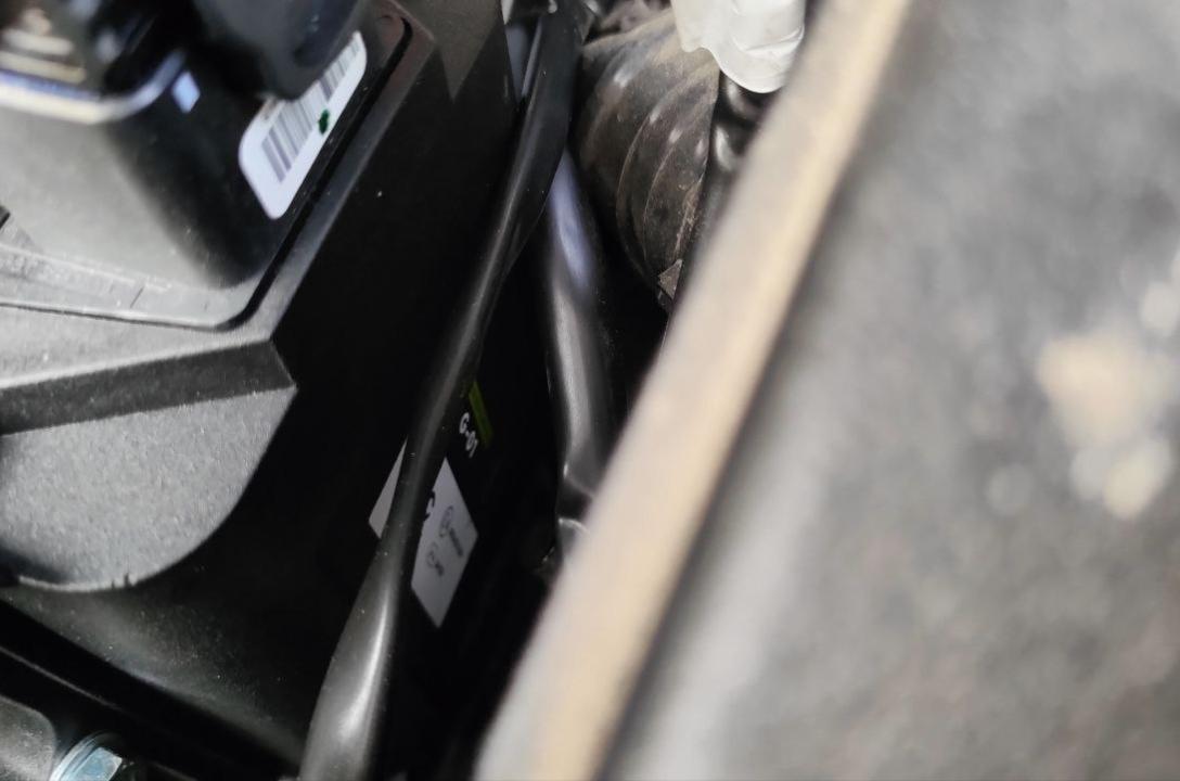 За керування роботою двигуна на газі, під капотом цього авто відповідає газовий блок управління MRC G-01