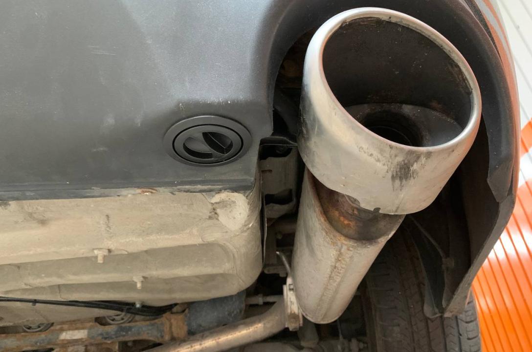 Заправний пристрій може бути розміщено як в люку бензобака, так і під бампером, або може бути вмонтовано в порожнині бампера.