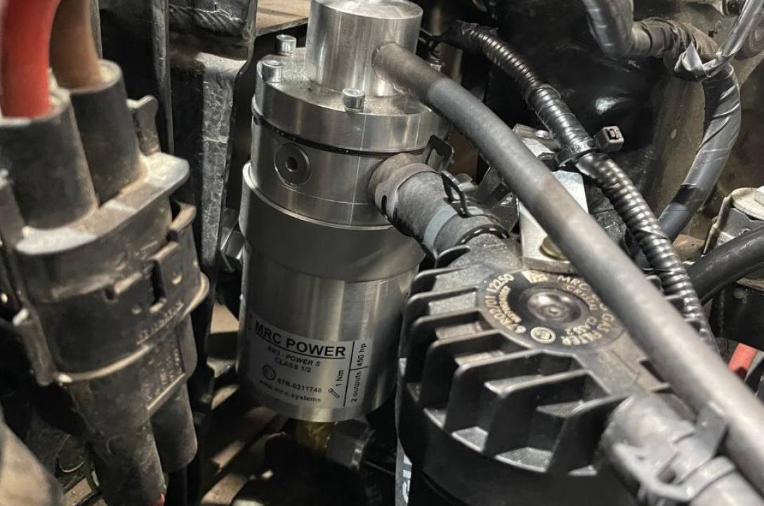 В данной конфигурации необходимое рабочее давление газа обеспечивает самый мощный газовый редуктор от MRC, - серии Power с электромагнитным клапаном LPG, и достаточным для такого двигателя запасом мощности до 350 л.с. За счет повышен