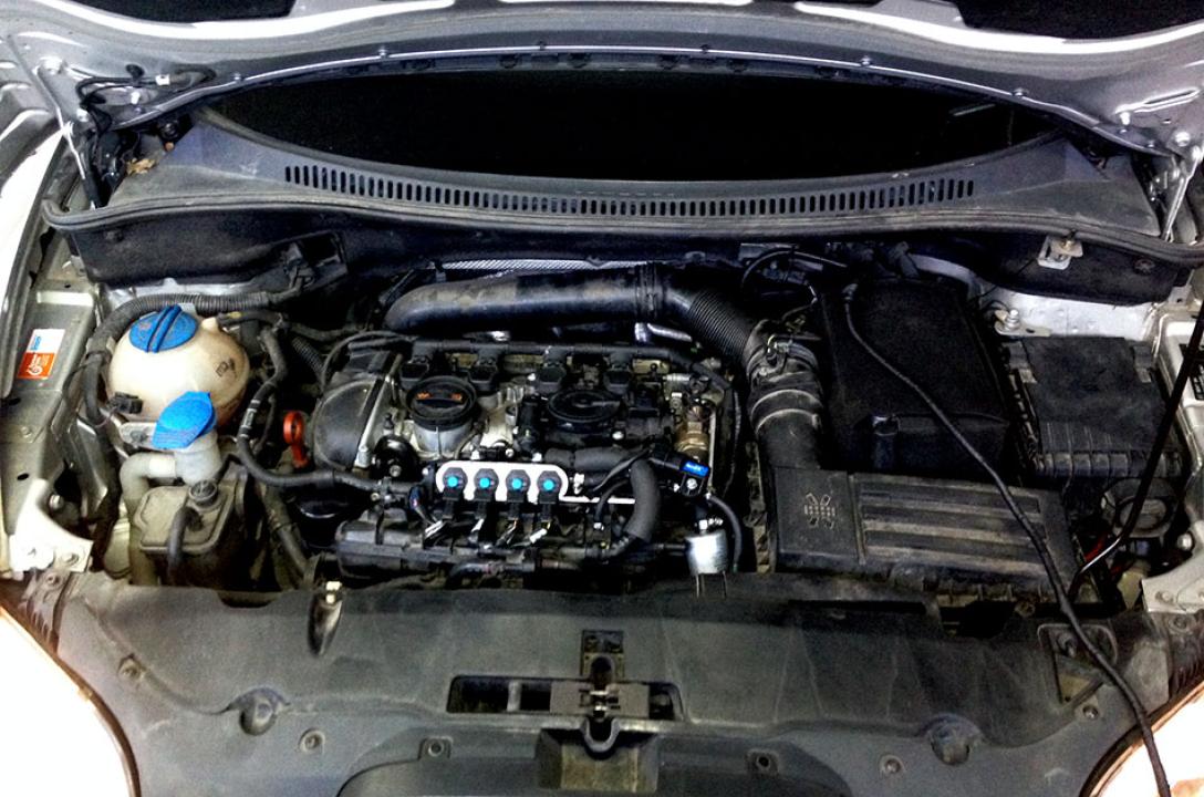 Загальний вигляд підкапотного простору автомобіля