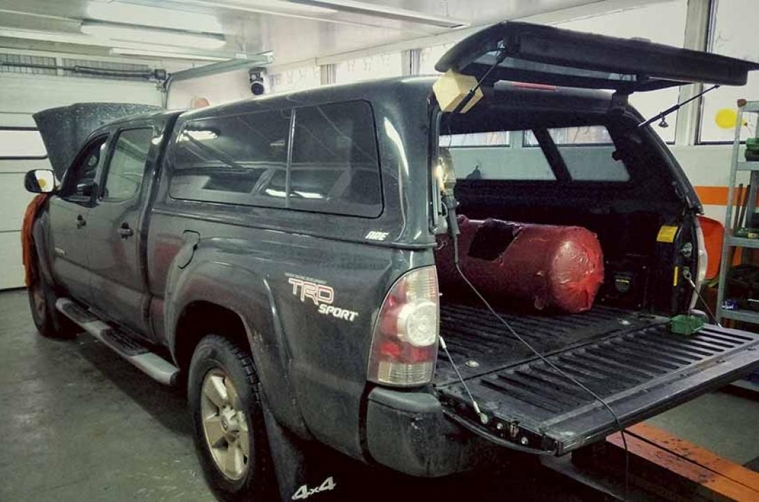 Toyota Tacoma на встановленні ГБО в боксі Час Газу