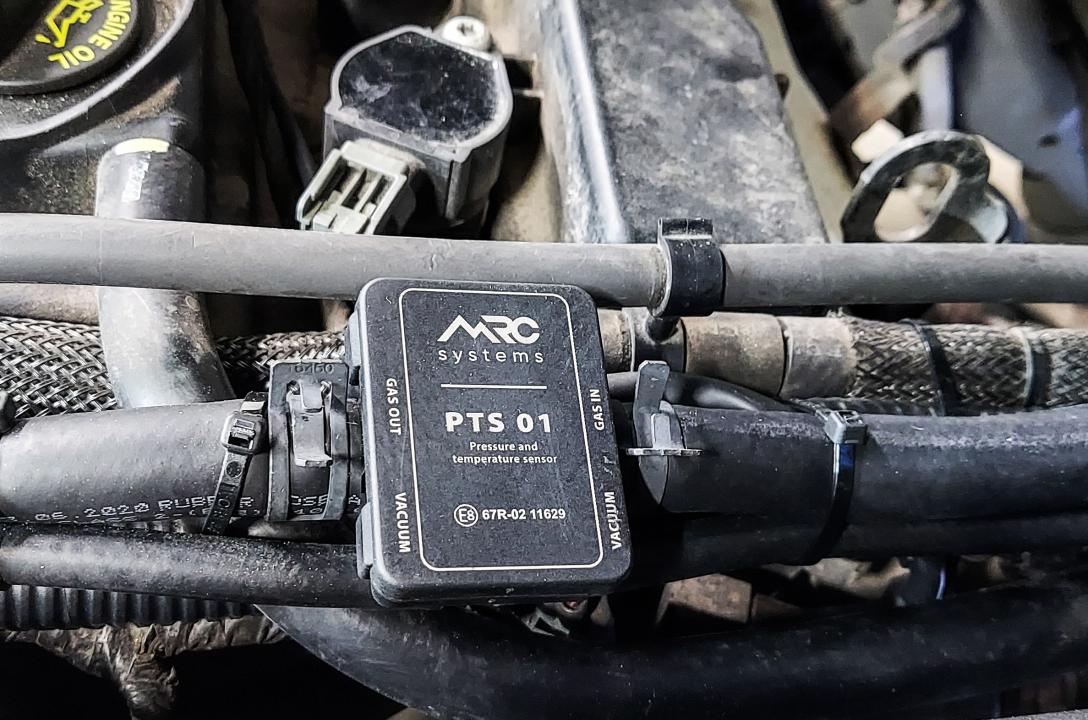 Датчик давления и температуры MRC PTS 01, который замеряет температуру непосредственно в потоке газа.