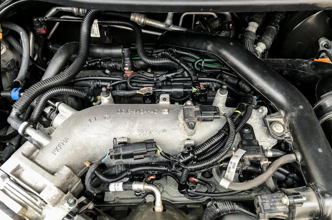 Впускний колектор двигуна 3.5 Ecoboost, з встановленими форсунками. 