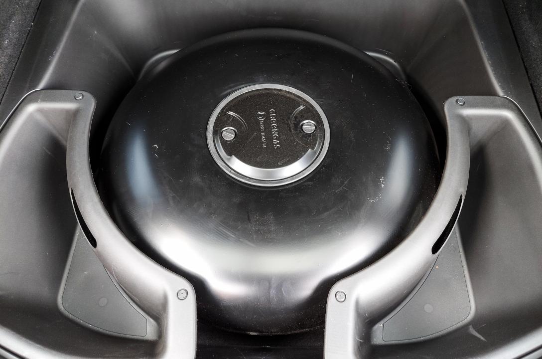 Газовий балон Green Gas тороїдальної форми на 72 літри, встановлений на місці запасного колеса. У балоні встановлено мультиклапан євростандарту з багатоступеневим захистом.
