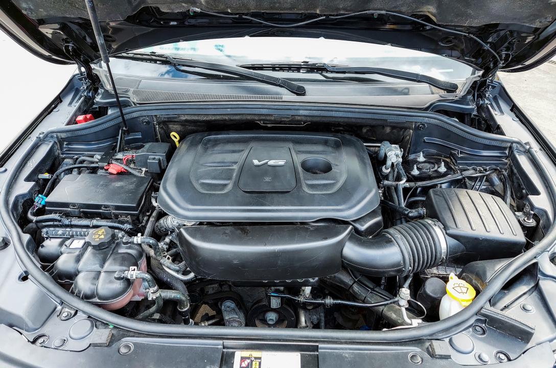 Загальний вигляд підкапотного простору Jeep Grand Cherokee після встановлення ГБО.