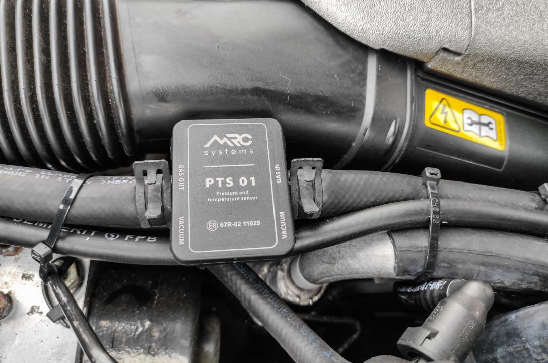Поруч з фільтрами встановлено високоточний датчик тиску і температури MRC PTS 01, який заміряє температуру безпосередньо в потоці газу.