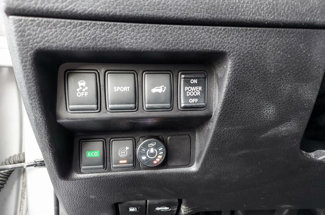 Сенсорний перемикач видів палива KME NEVO DG7 RGB, для зручності клієнта може бути змонтований в будь-якому зручному місці салону.