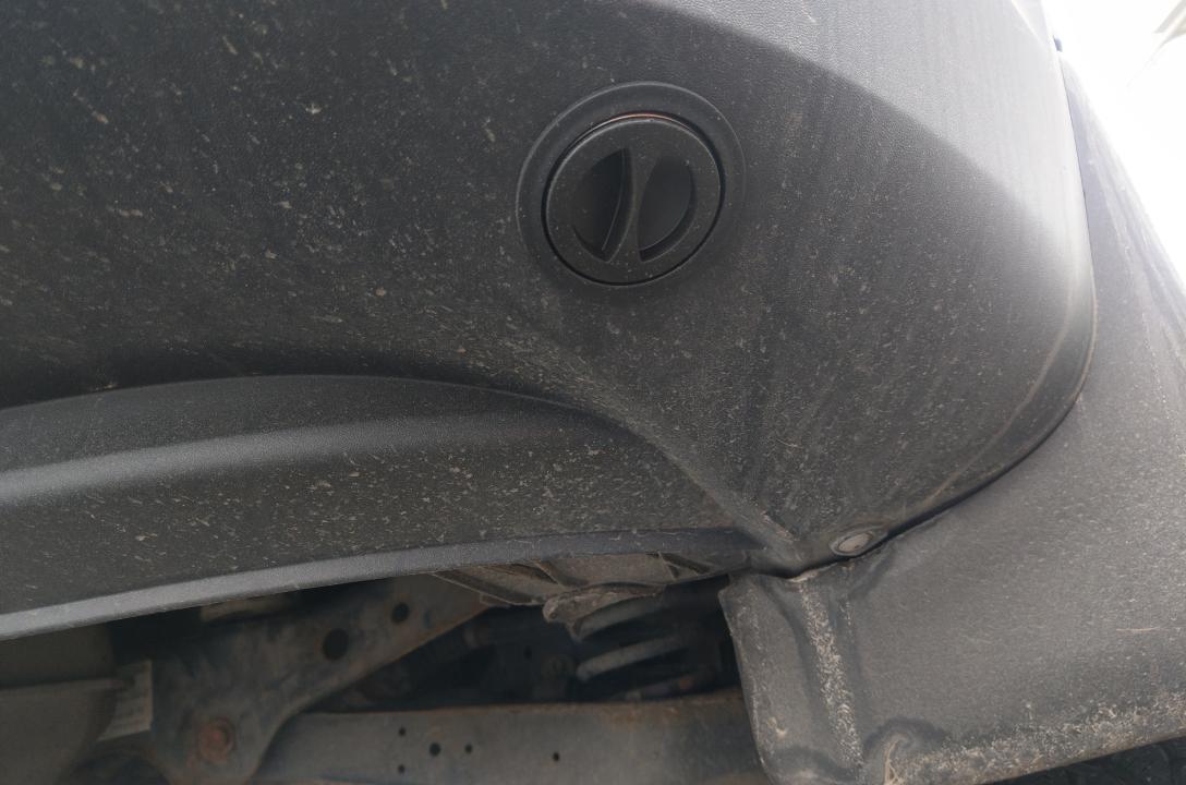 Заправний пристрій може бути розміщено як в люку бензобака, так і під бампером.