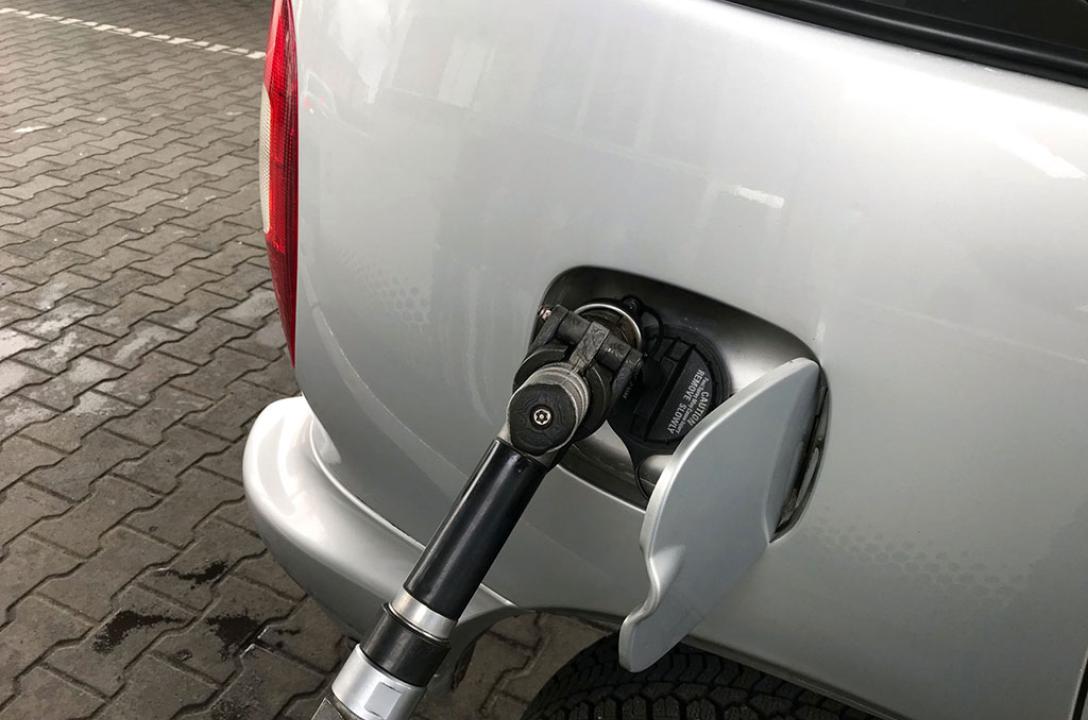 Газовое заправочное устройство выведено в лючек бензобака
