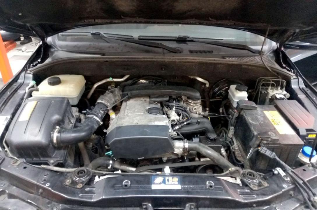Загальний вигляд підкапотного простору після встановлення ГБО