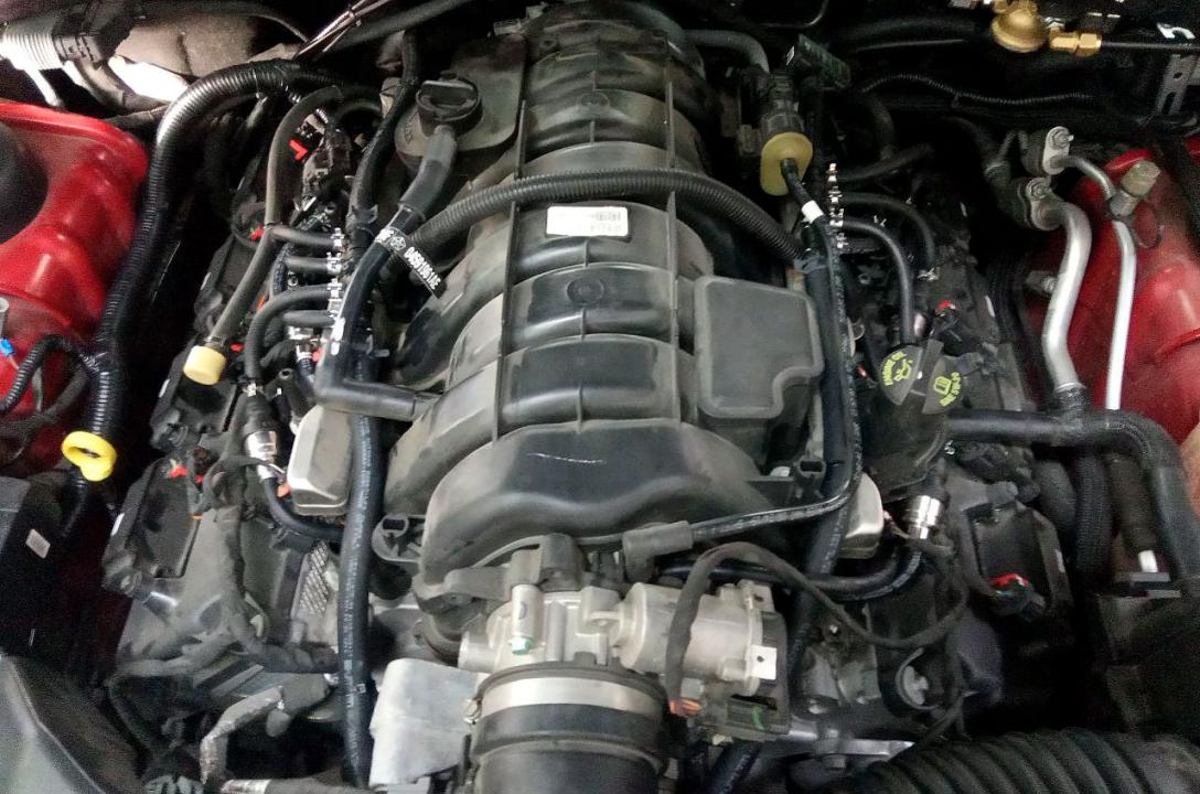 Загальний вигляд підкапотного простору після встановлення ГБО