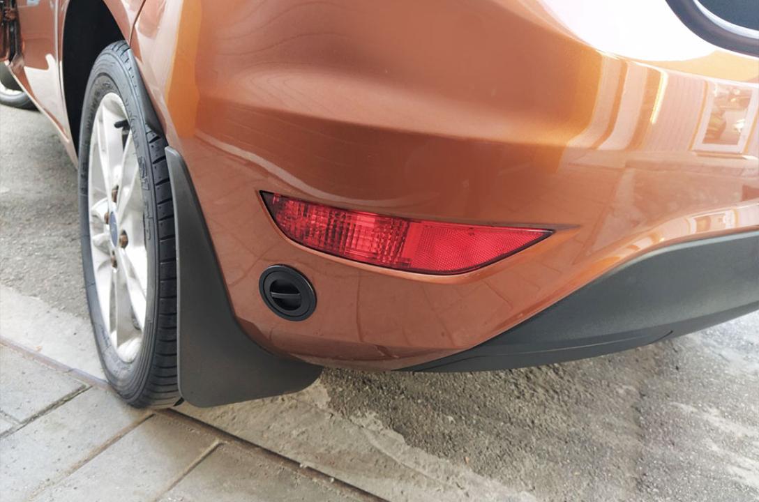 Газовое заправочное устройство в нижней части бампера