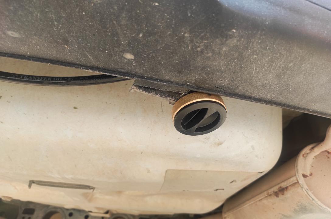 Заправний пристрій може бути розміщено як в люку бензобака, так і під бампером, або може бути вмонтовано в порожнині бампера. За рішенням клієнта, наші майстри естетично розмістили заправний пристрій під бампером авто, надійно закріпивши його на кронштейн