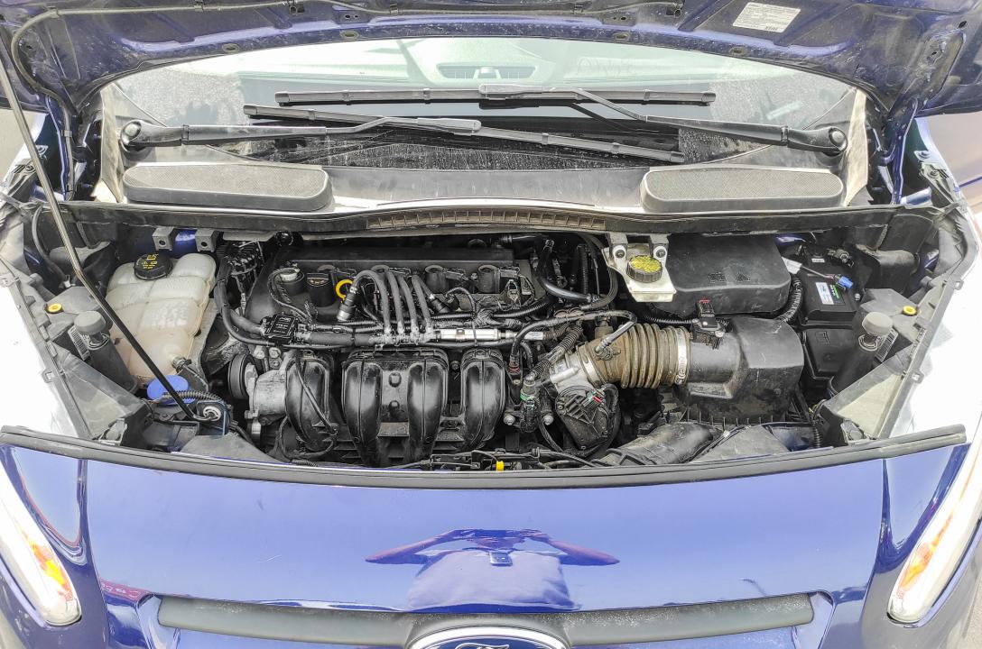 Загальний вигляд підкапотного простору Ford Transit connect 2.5 2016 Після акуратного встановлення ГБО майстрами нашої команди.