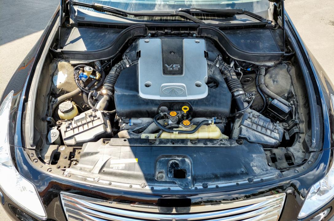 Загальний вигляд підкапотного простору Infiniti G35 3.5 2008 після встановлення ГБО.