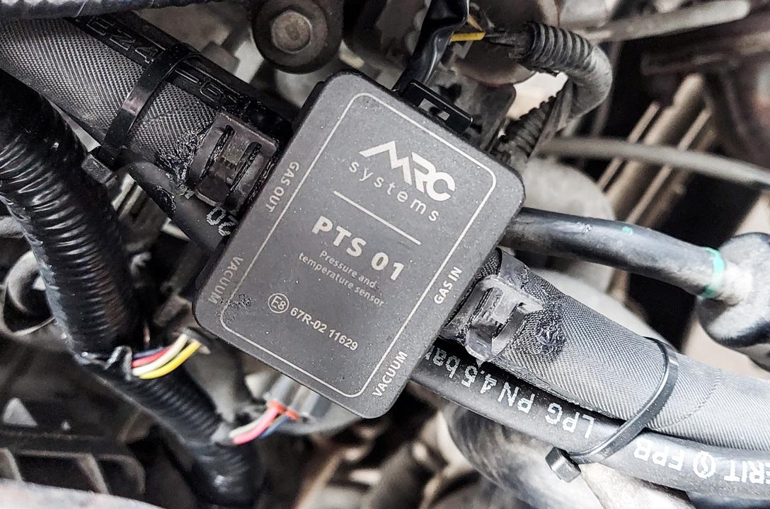 W tej instalacji LPG zainstalowany jest również precyzyjny Miernik ciśnienia i temperatury, czyli tzw. MAP-sensor - MRC PTS-01, który mierzy temperaturę i ciśnienie bezpośrednio w przepływającym gazie.