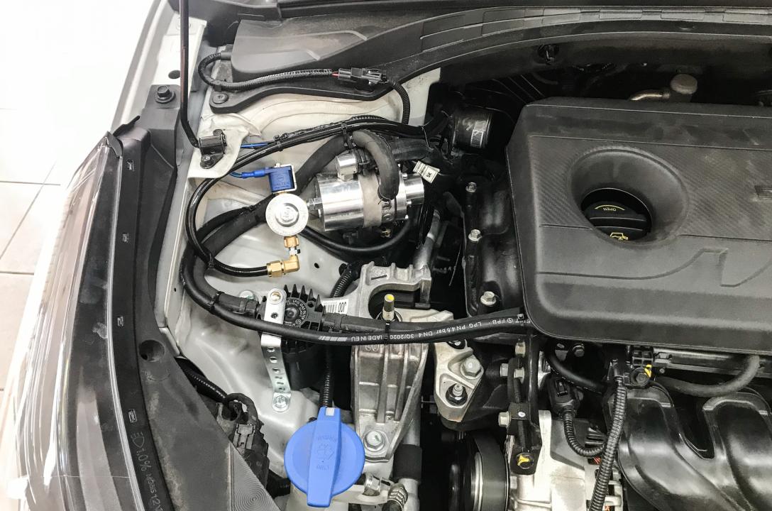 Wymagane ciśnienie robocze gazu zapewnia Gazowy Reduktor MRC z elektrozaworem LPG oraz rezerwa mocy wystarczająca dla takiego silnika do 250 KM. W tej konfiguracji, aby zapewnić ogólną wysoką wydajność systemu, jednocześnie instalowane są dwa cyklonowe fi