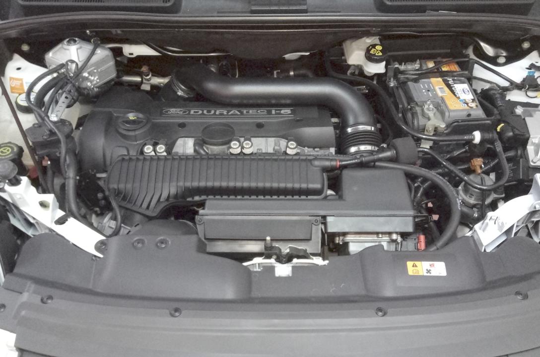 Загальний вигляд підкапотного простору Ford Kuga після встановленя ГБО