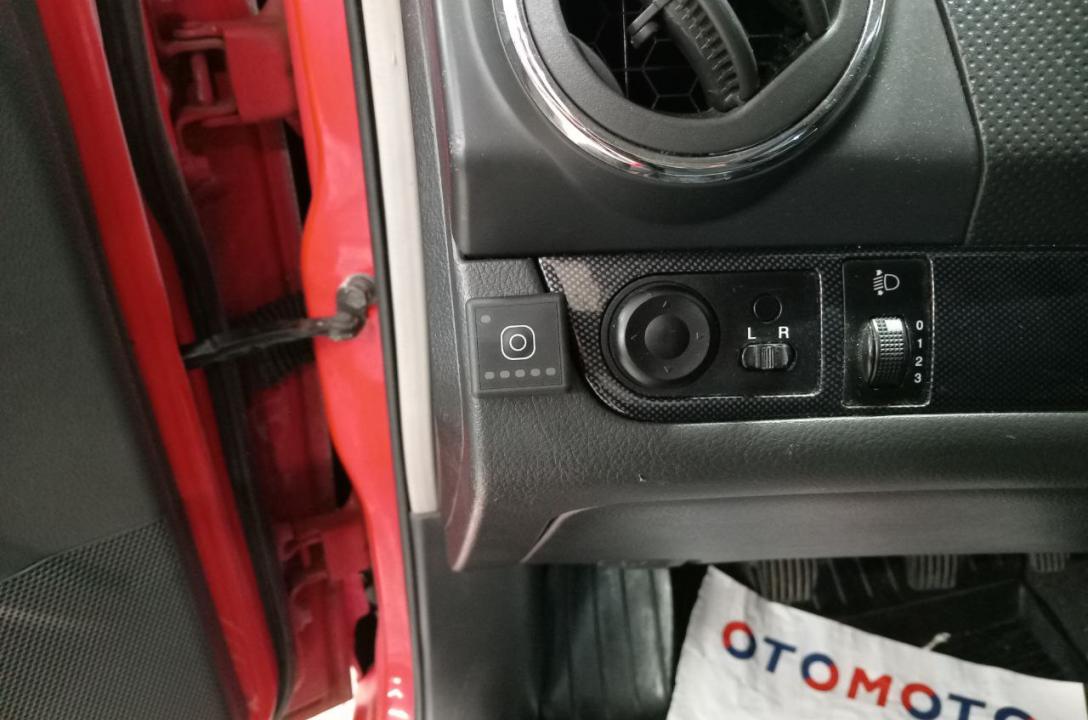 Przycisk przełączania paliwa gaz-benzyna