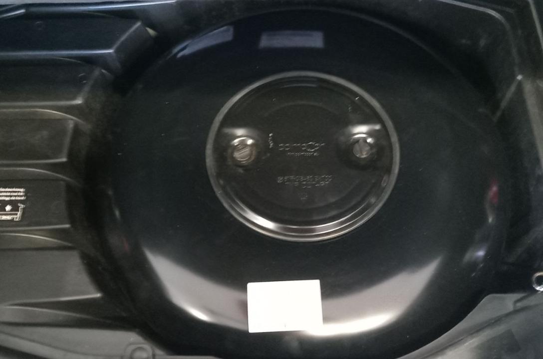Zbiornik gazowy ma tutaj kształt toroidalny o pojemności 52.5l, zamontowany w wnęce koła zapasowego. W zbiorniku zainstalowano wielozawór zgodny z normami euro, z wielostopniowym zabezpieczeniem.