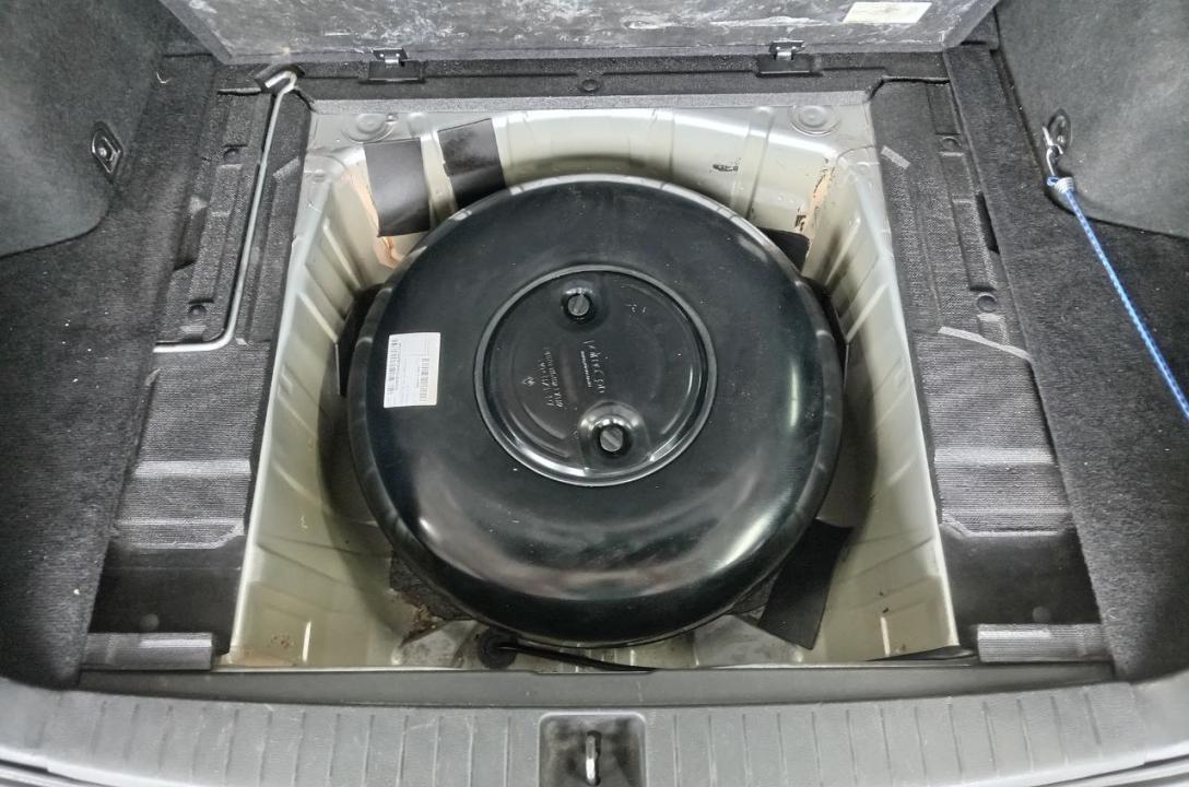 Газовий балон тут тороїдальної форми на 42 літри, встановлений в ніші запасного колеса. У балоні встановлено мультиклапан євростандарту з багатоступеневим захистом.