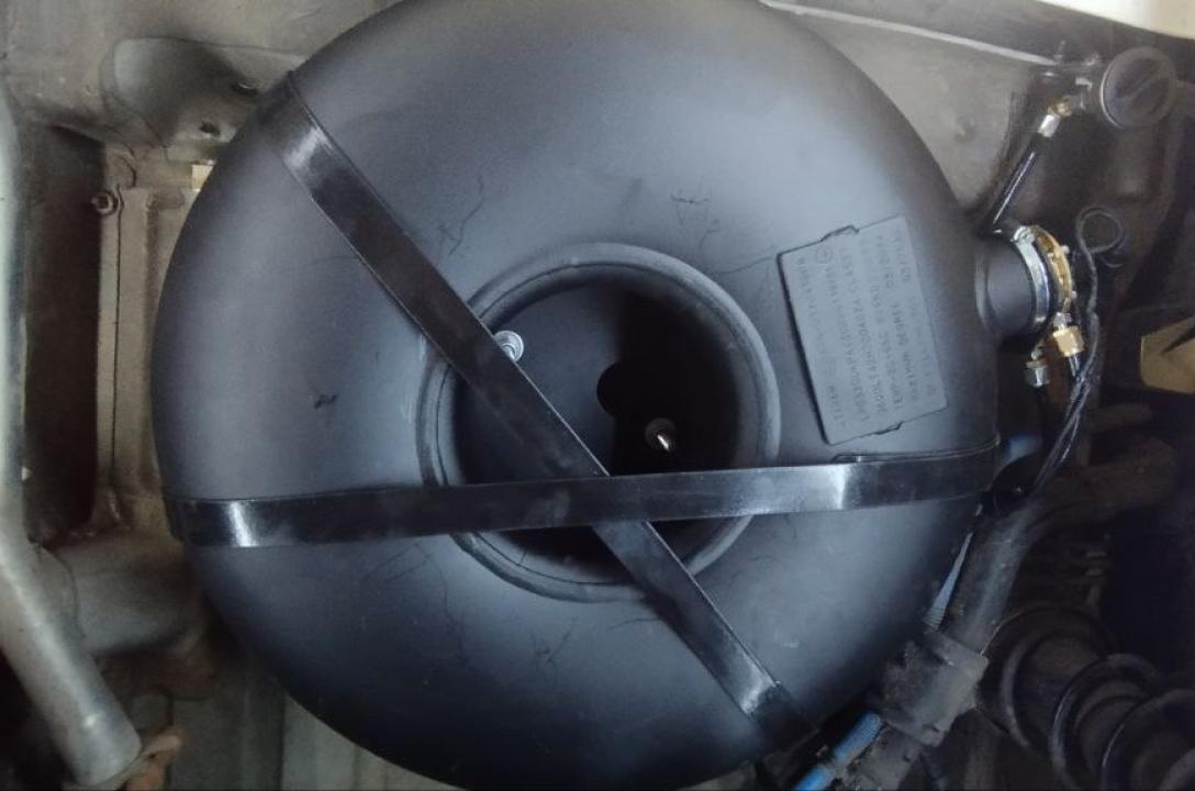 Газовий балон тут тороїдальної форми, встановлений в ніші запасного колеса. У балоні встановлено мультиклапан євростандарту з багатоступеневим захистом.