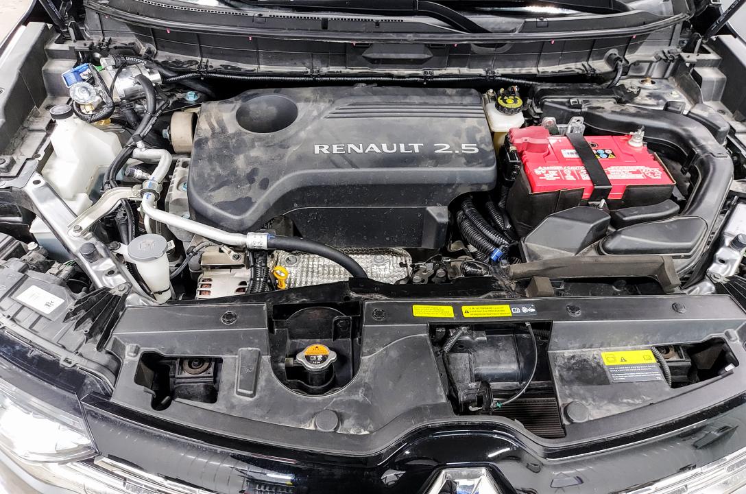 Общий вид подкапотного пространства Renault  Koleos 2.5 2018 после установки ГБО. 