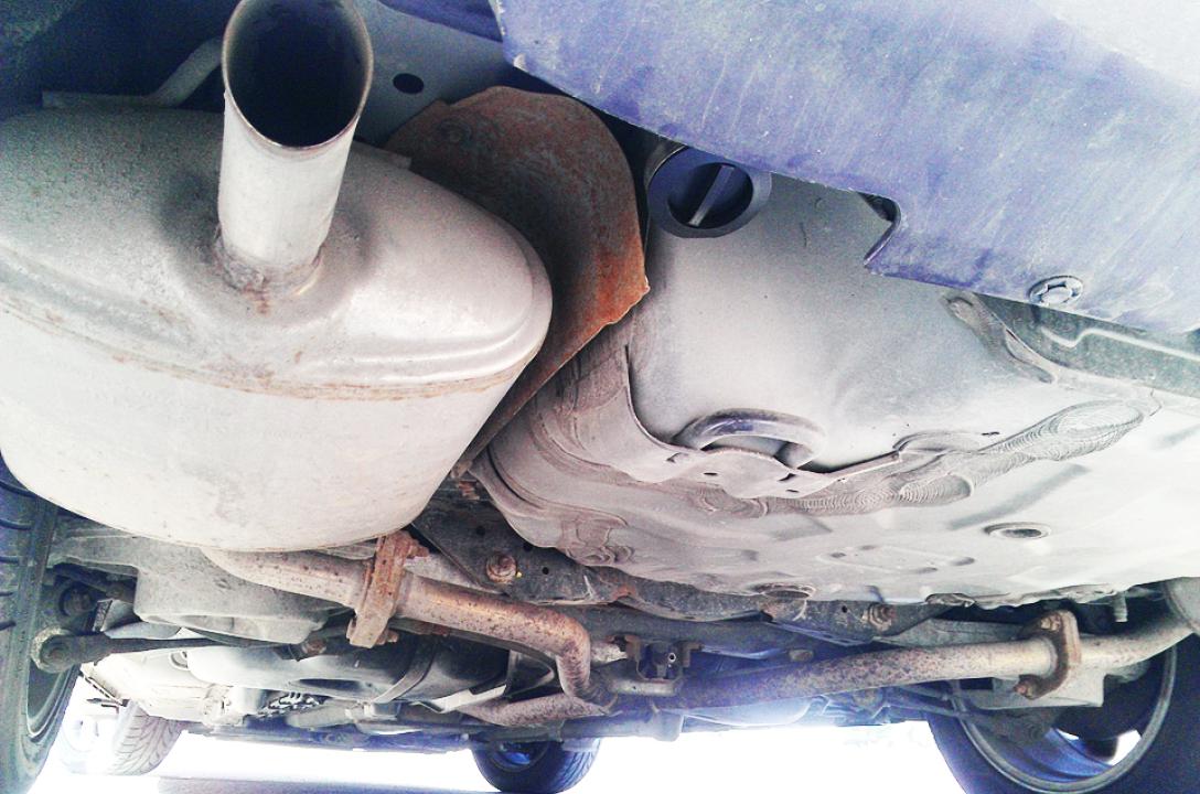 Заправний пристрій автомобіля