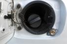 Газовий заправний пристрій виведено в люк бензобаку- мініатюра